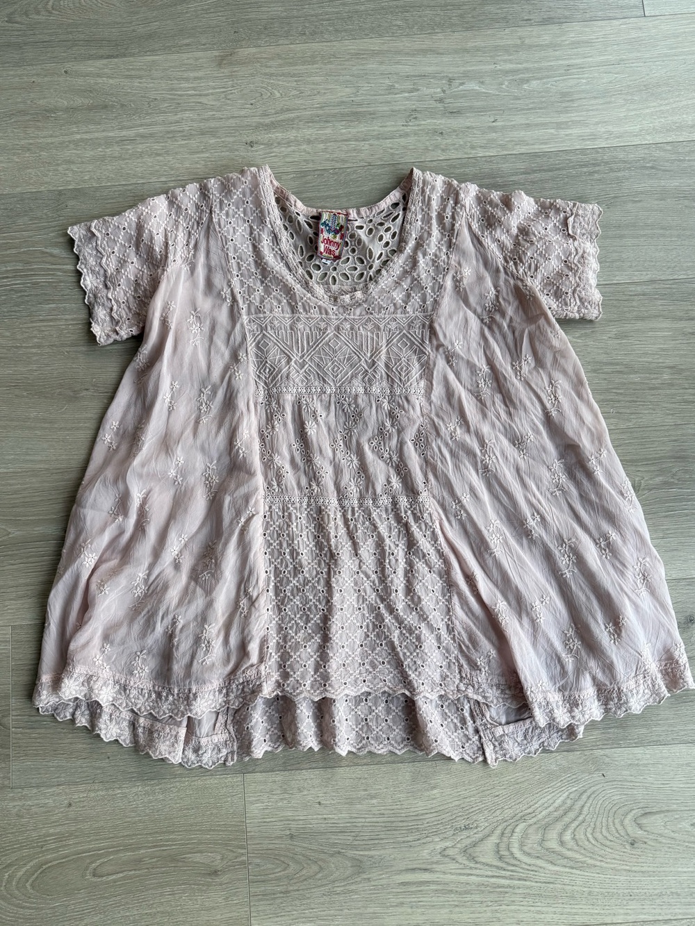 johnny was short sleeve shirt flowy small light pink eyelet floral